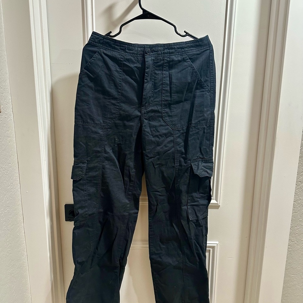 Abercrombie & Fitch Women’s Black Cargo Pants - Utility Pocket Design - Picture 1 of 3